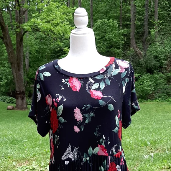 Torrid soft knit black floral skull 💀 print maxi dress size 1 in torrid - Picture 2 of 9